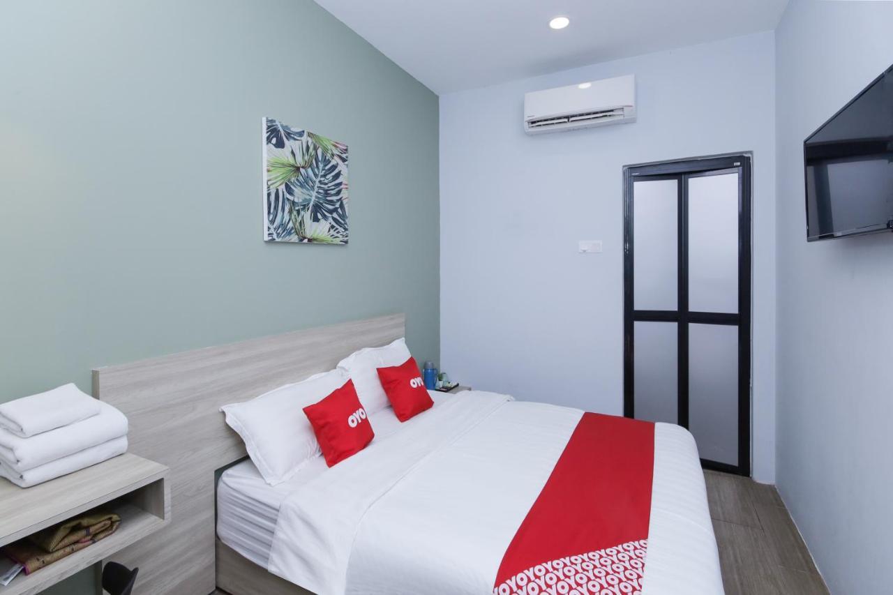 Oyo 90399 Green Home Hotel Syariah Sepang Exteriér fotografie