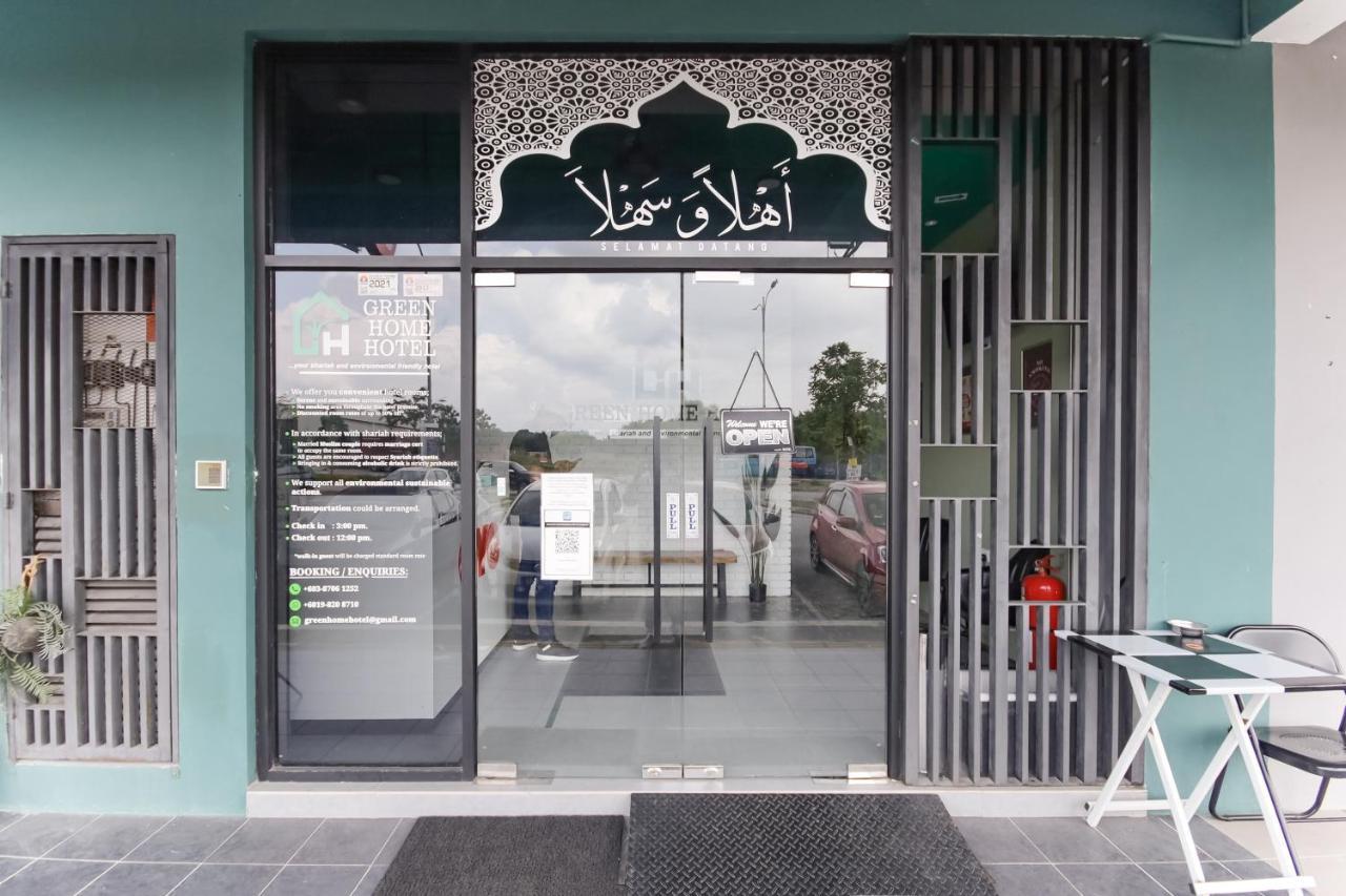 Oyo 90399 Green Home Hotel Syariah Sepang Exteriér fotografie
