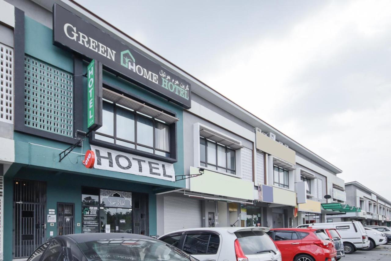 Oyo 90399 Green Home Hotel Syariah Sepang Exteriér fotografie