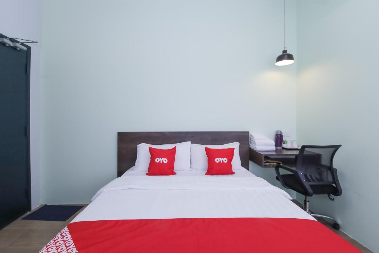 Oyo 90399 Green Home Hotel Syariah Sepang Exteriér fotografie