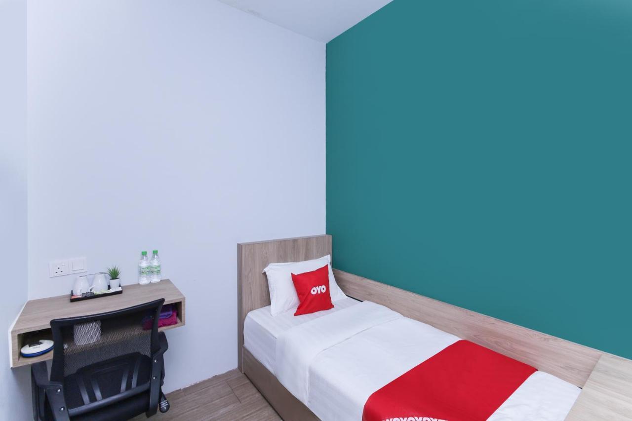 Oyo 90399 Green Home Hotel Syariah Sepang Exteriér fotografie