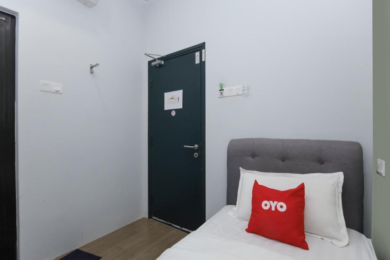 Oyo 90399 Green Home Hotel Syariah Sepang Exteriér fotografie