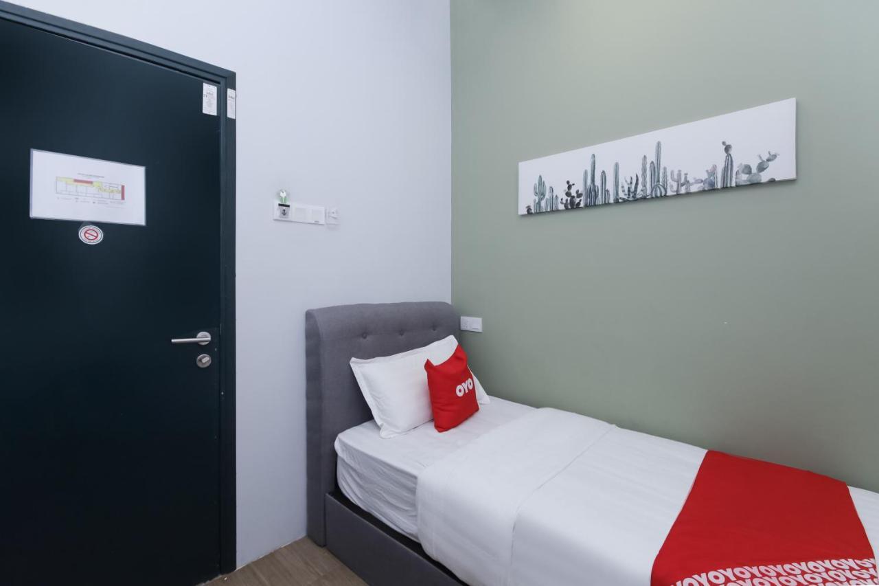 Oyo 90399 Green Home Hotel Syariah Sepang Exteriér fotografie